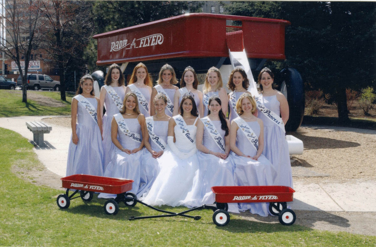 Queen Emily Leva and the 2002 Royal Court.